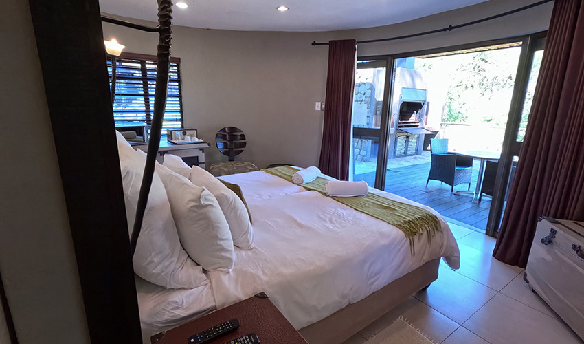 Daan Viljoen standard chalet overlooking the dam